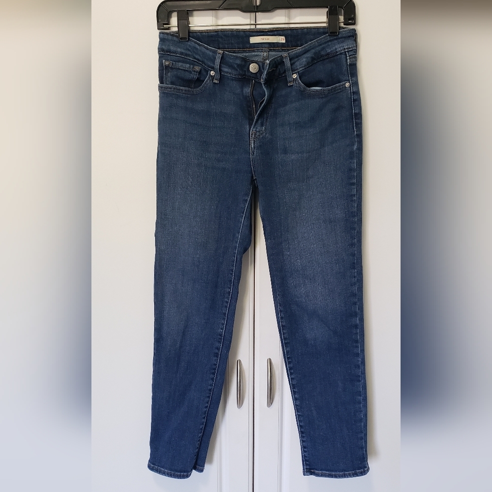 Levis Women's Dark Blue Skinny Jeans